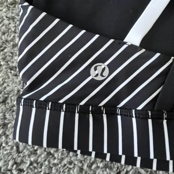 Lululemon Athletica Black and White Striped Sports Bra Size 6 - Picture 4 of 5